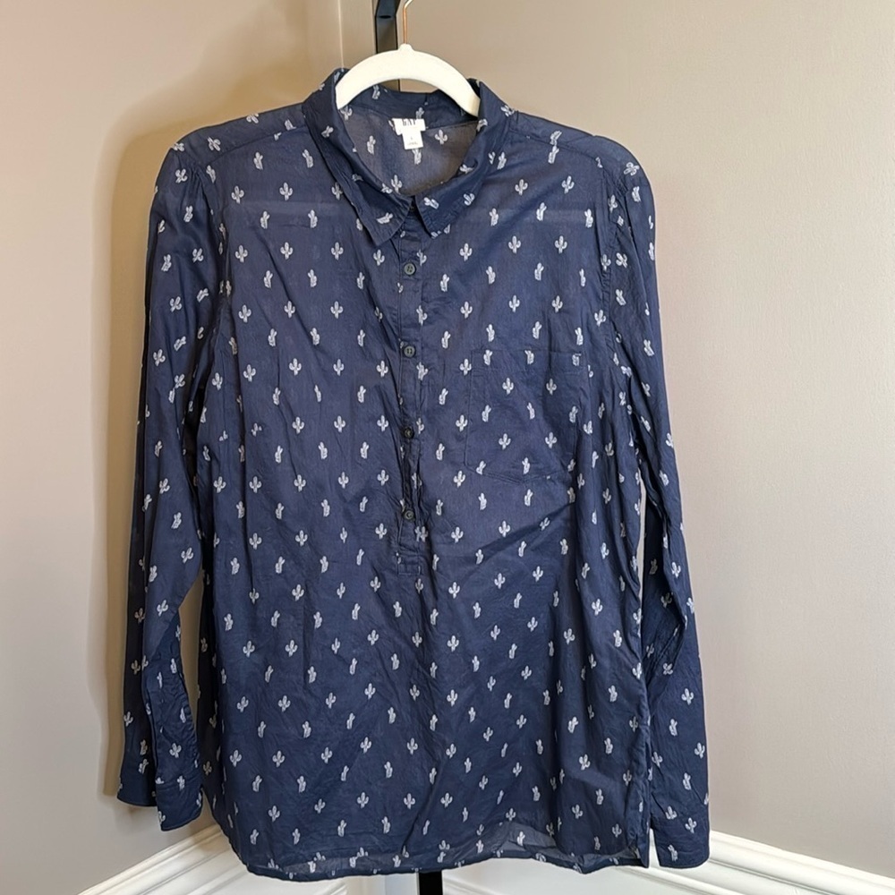 Gap blue cactus quarter button-down shirt size large